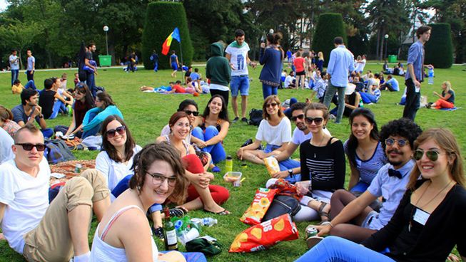 Free Polyglot Picnic Every Sunday In Paris Paris Ile De