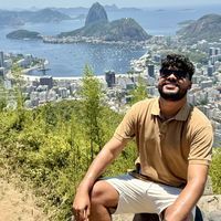 Néstor  Abad的照片