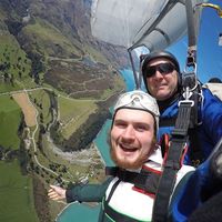 Hywel Barker的照片