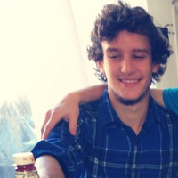 Benjamin Embrace的照片