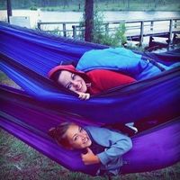 Anne-Marie  and Ashley Unicorns in Training的照片