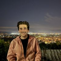 Enes Kutlay的照片