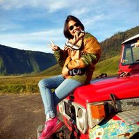 Junia Pratiwi's Photo