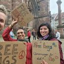 Free Hugs verschenken in Freiburg's picture