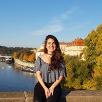 Tayná Calaes's Photo