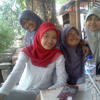 Neni Apri Utami's Photo