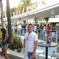 John Vasile的照片