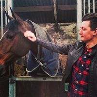 James Earnshaw的照片