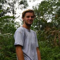 Angus Benaud的照片