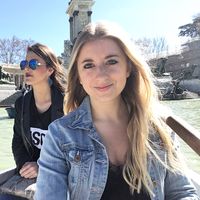 Charis Loos的照片