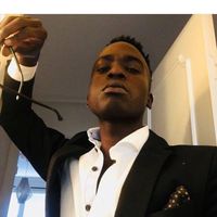 Gold Adrian Kawunde的照片