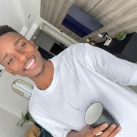 clinton ogwel的照片