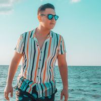 Adrian Mena的照片