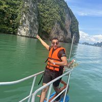 Ahmed Hakami的照片