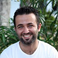 Efruz Kurbikoglu的照片