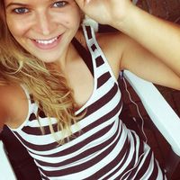 Nina Adriani的照片