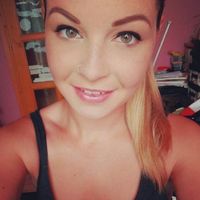 Flóra Bartanics的照片