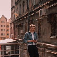 Sergei Vakhrushev的照片