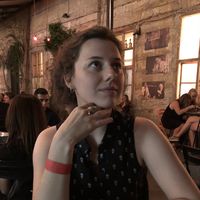 Hande Hepşen的照片