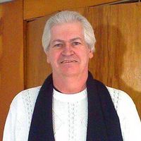 Tom Cavanaugh's Photo