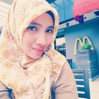 Cut Aprilia的照片