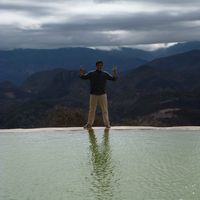 Roger Benavides的照片