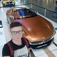 Viktor Lezhava的照片