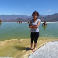 Vania Millán的照片