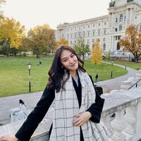 Madina Kakharmanova的照片