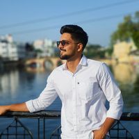 Fotos von Ajay Poonium