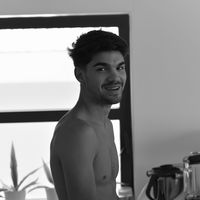 Simon Nouchy的照片