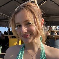 Başak Çomer的照片