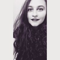 Busra Sefer的照片