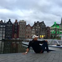 Alessandro Hernandez的照片