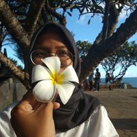 Seli Rosriana's Photo