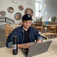 Hari Abriyoko的照片