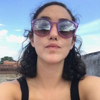 Caroline Lewis的照片