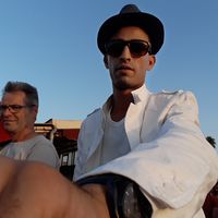 Salah Rahili的照片