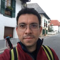 Roger Landivar的照片