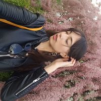 sarah touzani的照片