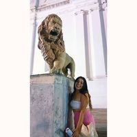 Daniela Escobar's Photo