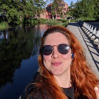 J. Skye Lyonheart的照片