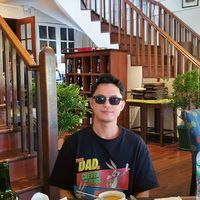 Neil John  Manlios的照片