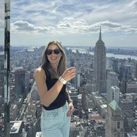 Elif Skenderi的照片