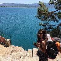 Damla Yilmaz's Photo