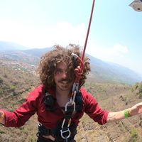 Adrian Larsen的照片