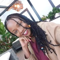 Gertrude Kyove的照片