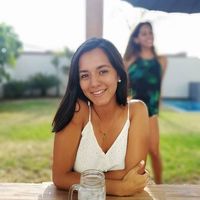 Ana Claudia Ladrón De Guevara Burgos的照片