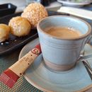 Couchsurfers meeting for coffee 's picture