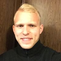 Luke Bridges的照片